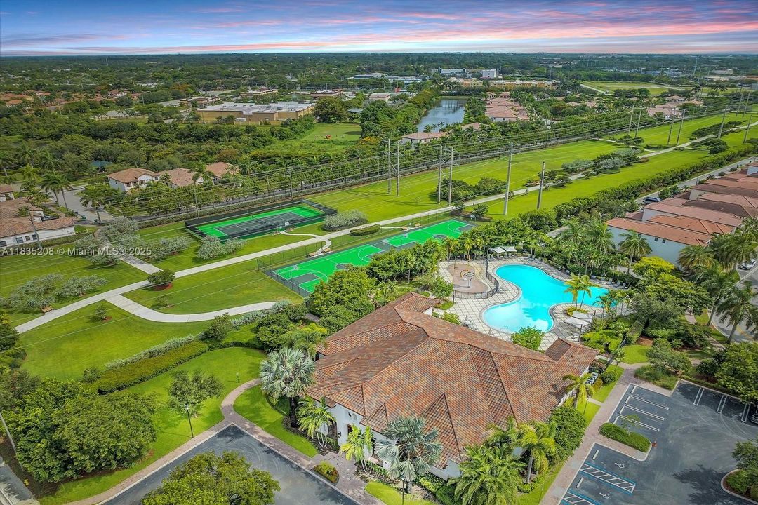 На продажу: $535,000 (3 спален, 2 ванн, 1334 Квадратных фут)