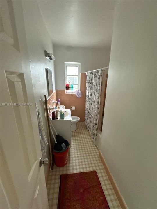 Под контрактом: $1,199,950 (0 спален, 0 ванн, 1946 Квадратных фут)