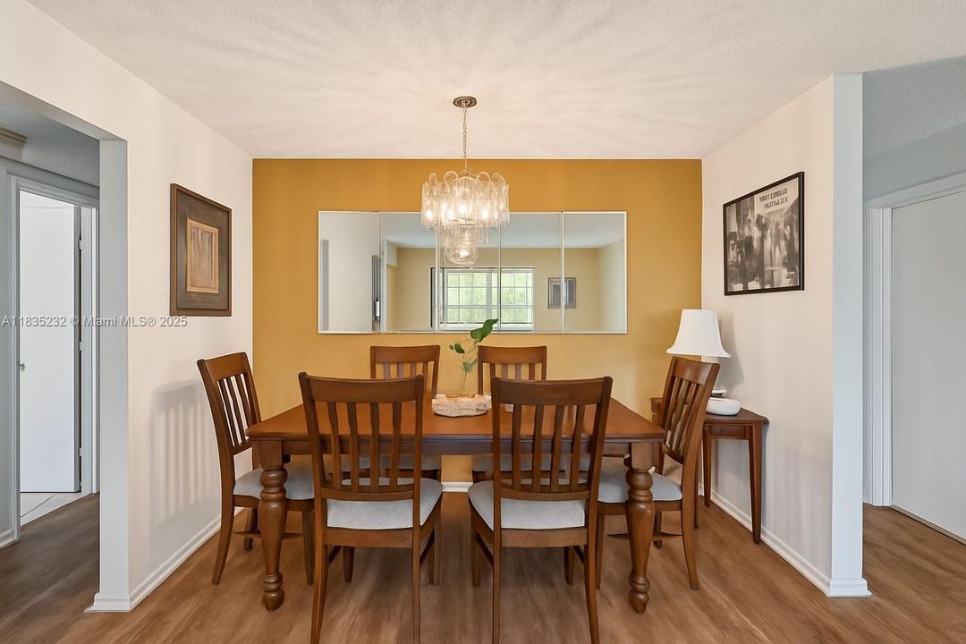 Active With Contract: $199,900 (3 beds, 2 baths, 1365 Square Feet)