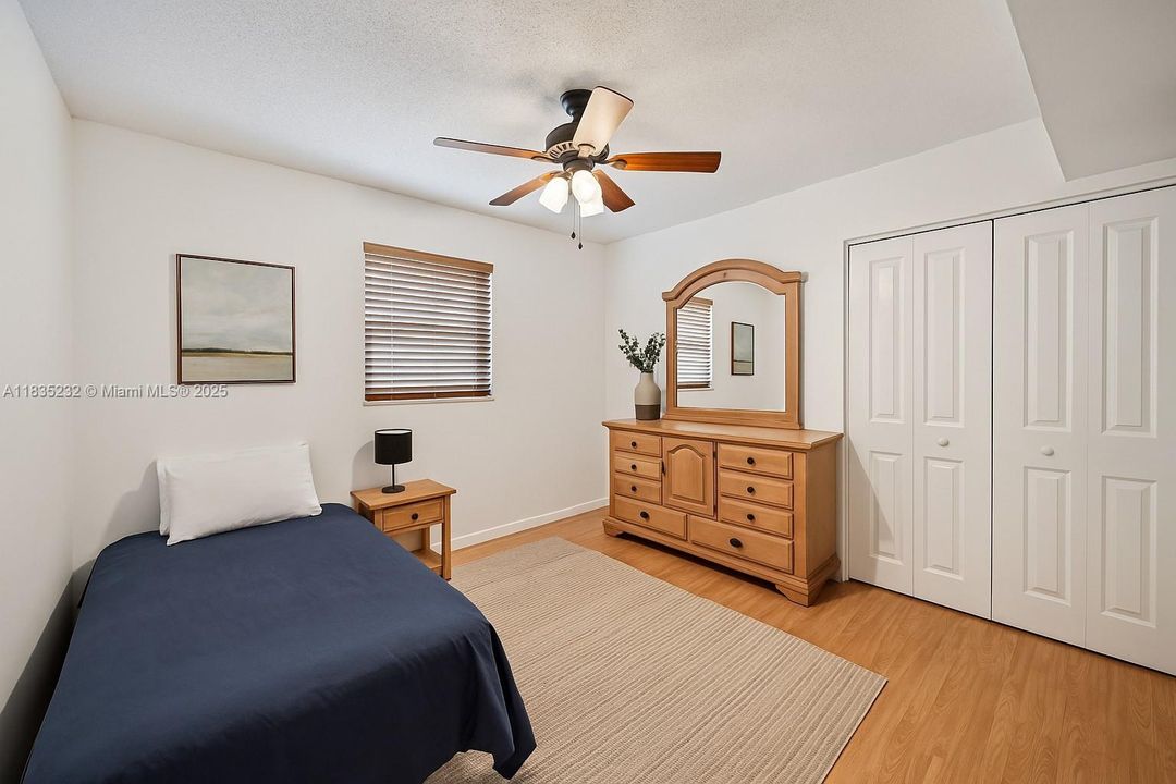 Active With Contract: $199,900 (3 beds, 2 baths, 1365 Square Feet)