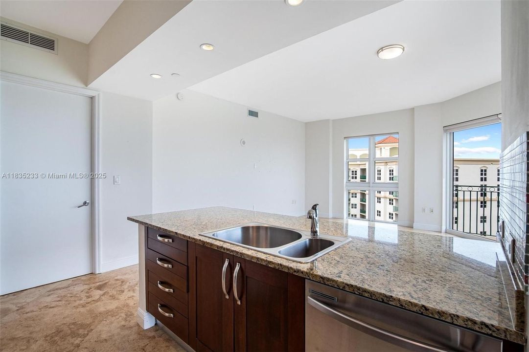 待售: $675,000 (2 贝兹, 2 浴室, 1312 平方英尺)