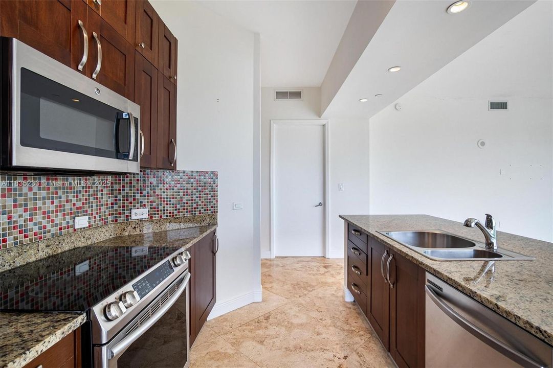 待售: $675,000 (2 贝兹, 2 浴室, 1312 平方英尺)