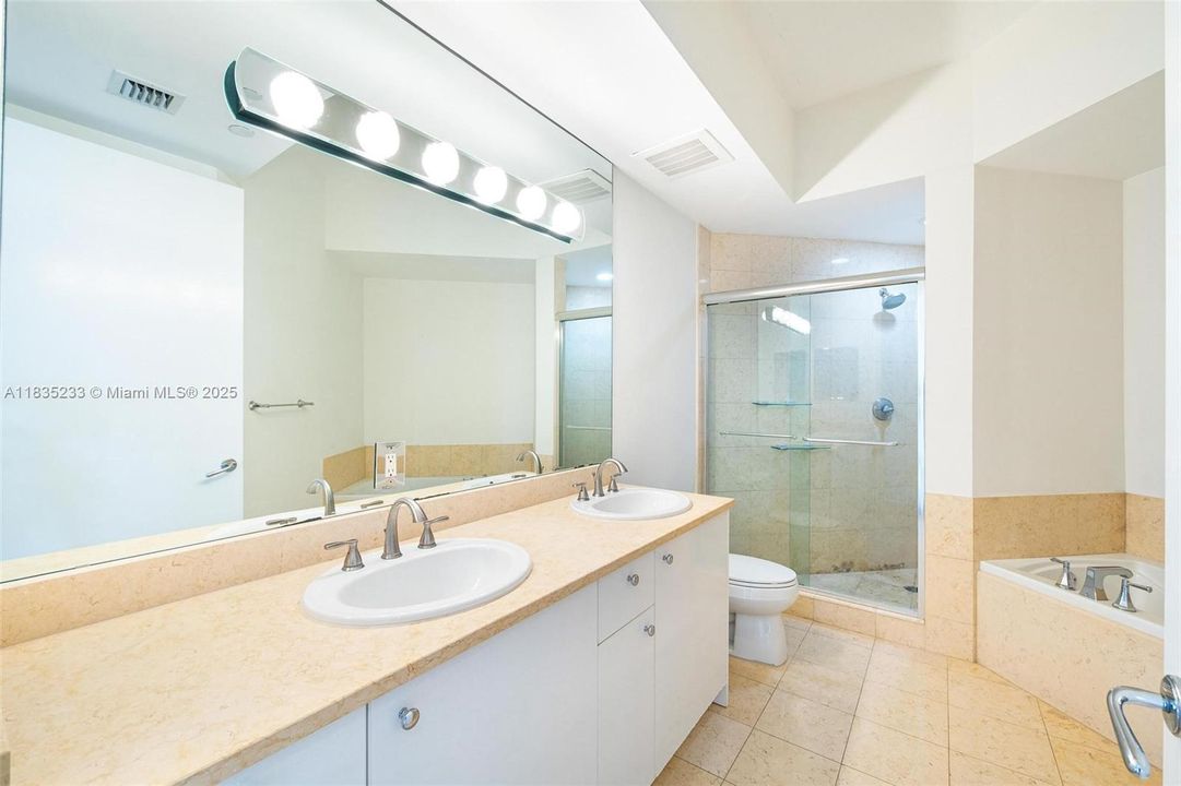 待售: $675,000 (2 贝兹, 2 浴室, 1312 平方英尺)