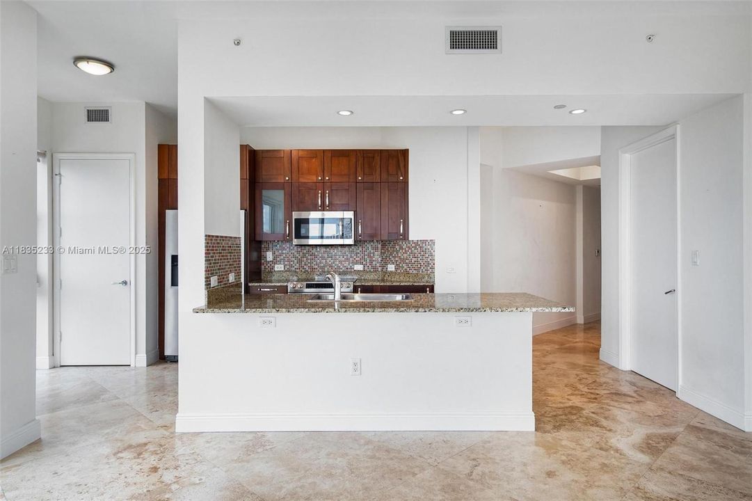 待售: $675,000 (2 贝兹, 2 浴室, 1312 平方英尺)