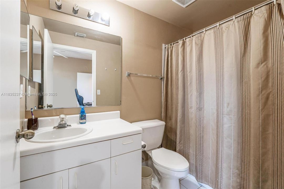 На продажу: $499,000 (2 спален, 2 ванн, 1131 Квадратных фут)