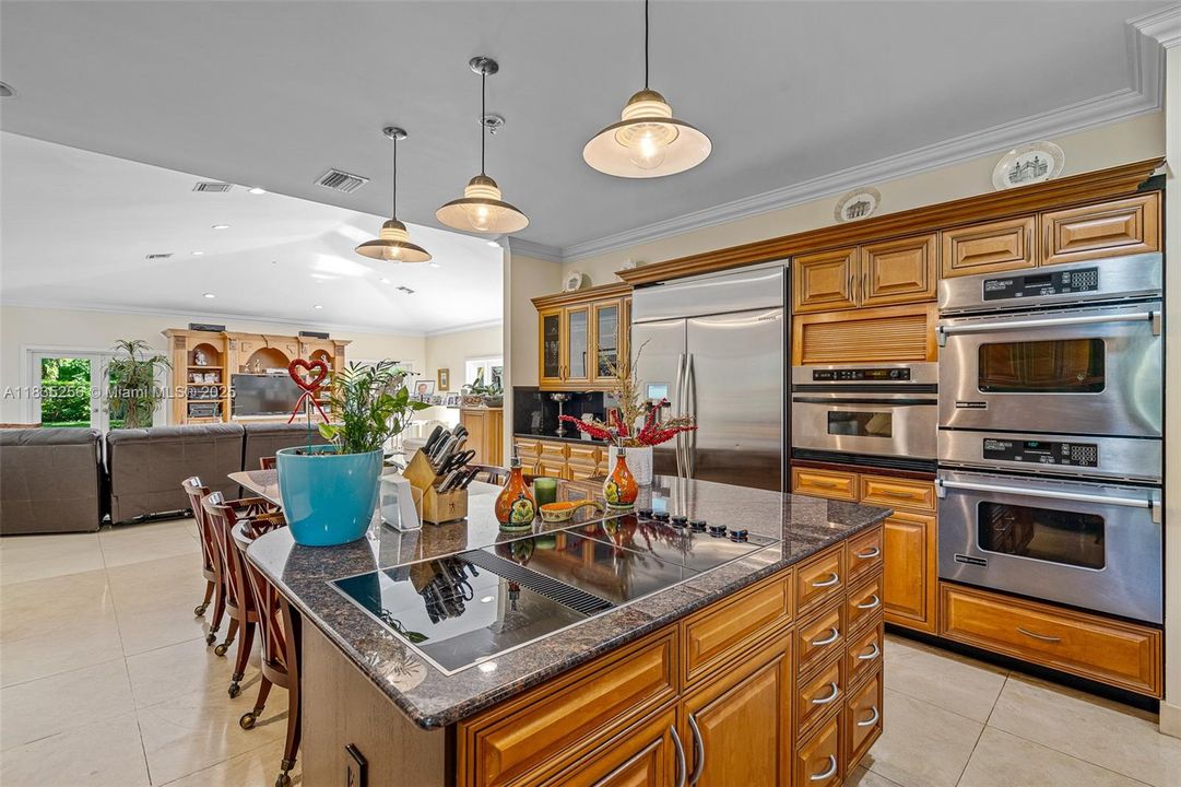 For Sale: $4,050,000 (7 beds, 6 baths, 5114 Square Feet)