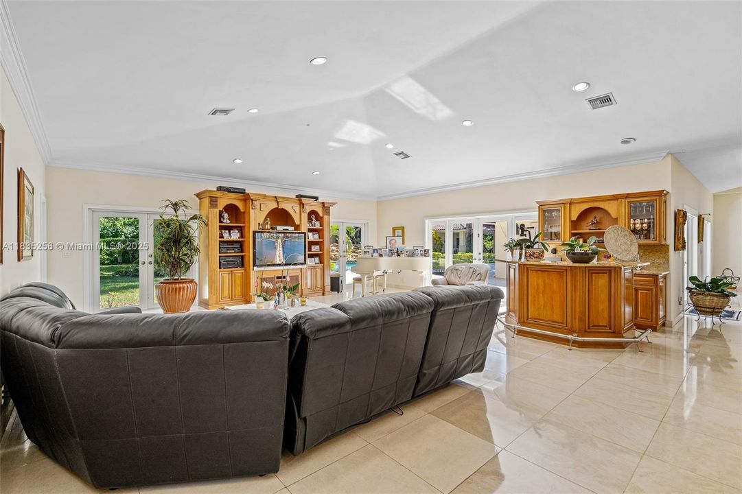 For Sale: $4,050,000 (7 beds, 6 baths, 5114 Square Feet)