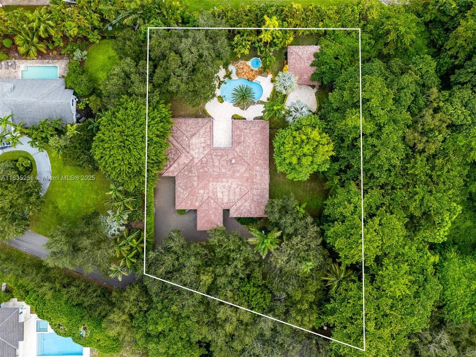 For Sale: $4,050,000 (7 beds, 6 baths, 5114 Square Feet)