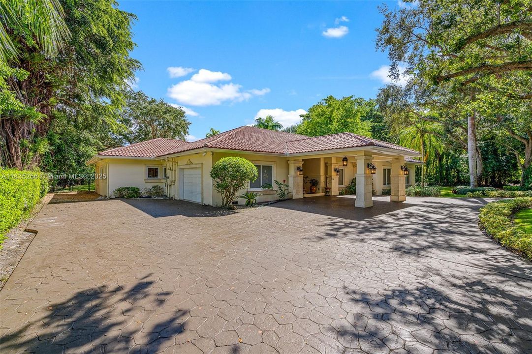 For Sale: $4,050,000 (7 beds, 6 baths, 5114 Square Feet)