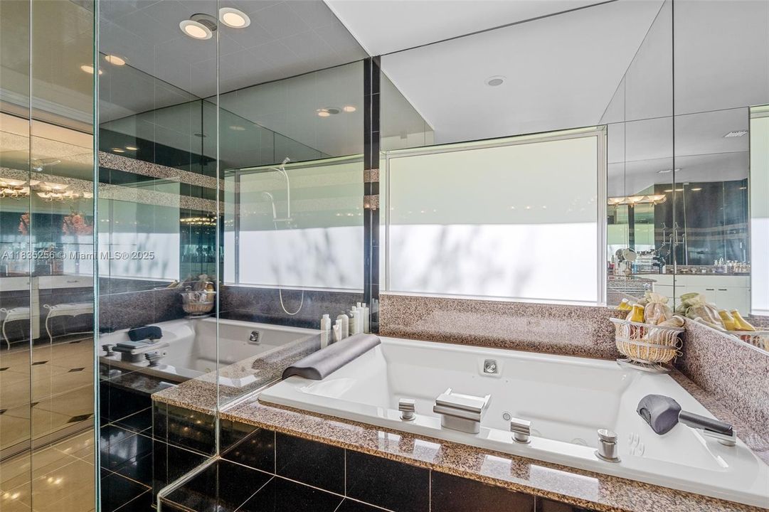 For Sale: $4,050,000 (7 beds, 6 baths, 5114 Square Feet)