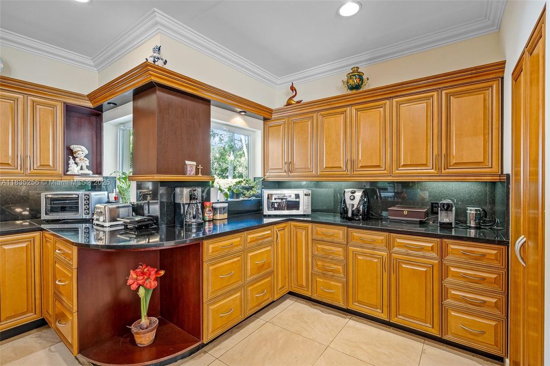 For Sale: $4,050,000 (7 beds, 6 baths, 5114 Square Feet)