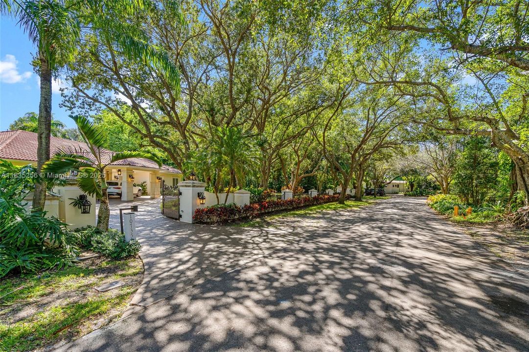 For Sale: $4,050,000 (7 beds, 6 baths, 5114 Square Feet)