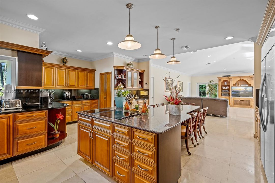 For Sale: $4,050,000 (7 beds, 6 baths, 5114 Square Feet)