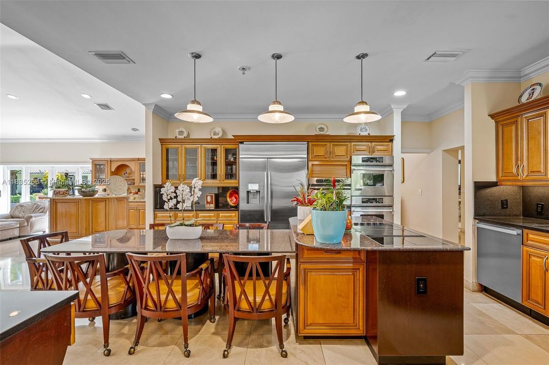 For Sale: $4,050,000 (7 beds, 6 baths, 5114 Square Feet)