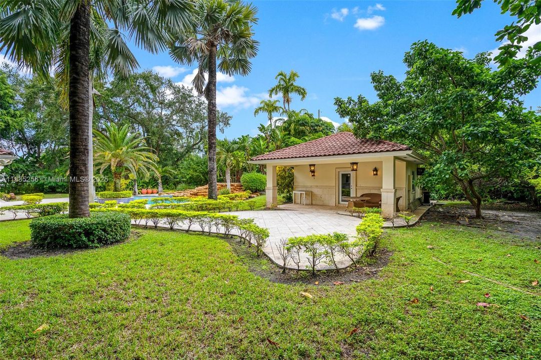 For Sale: $4,050,000 (7 beds, 6 baths, 5114 Square Feet)