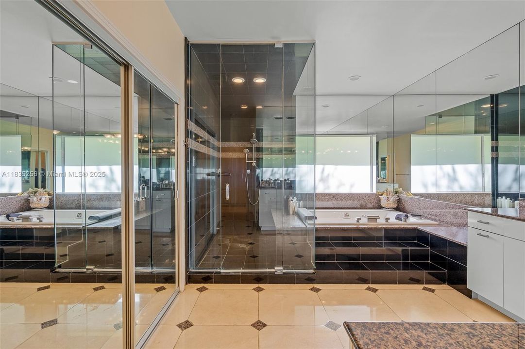 For Sale: $4,050,000 (7 beds, 6 baths, 5114 Square Feet)