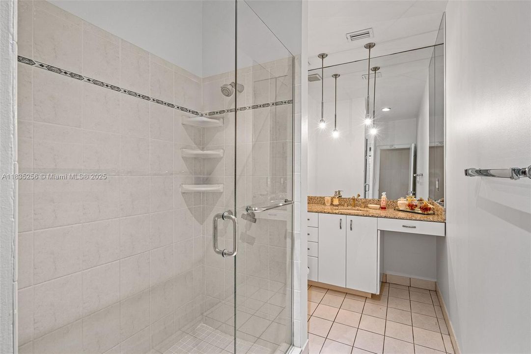 For Sale: $4,050,000 (7 beds, 6 baths, 5114 Square Feet)