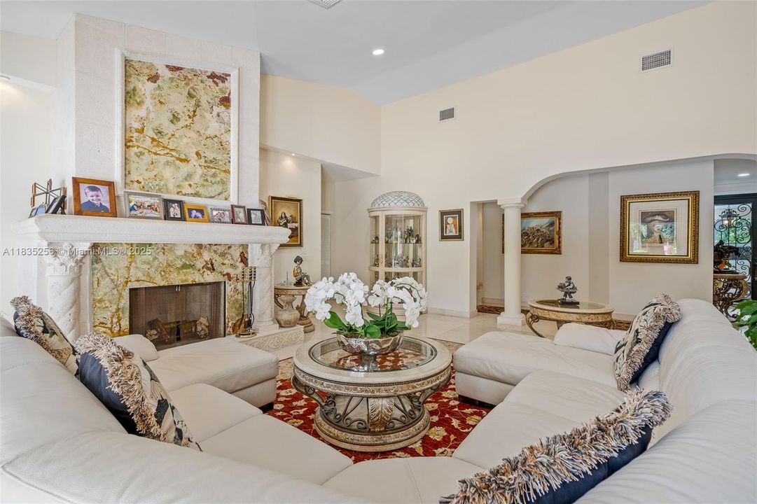 For Sale: $4,050,000 (7 beds, 6 baths, 5114 Square Feet)