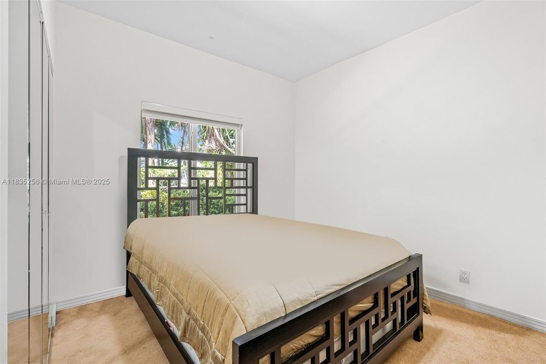 For Sale: $4,050,000 (7 beds, 6 baths, 5114 Square Feet)