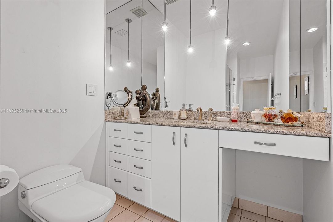 For Sale: $4,050,000 (7 beds, 6 baths, 5114 Square Feet)