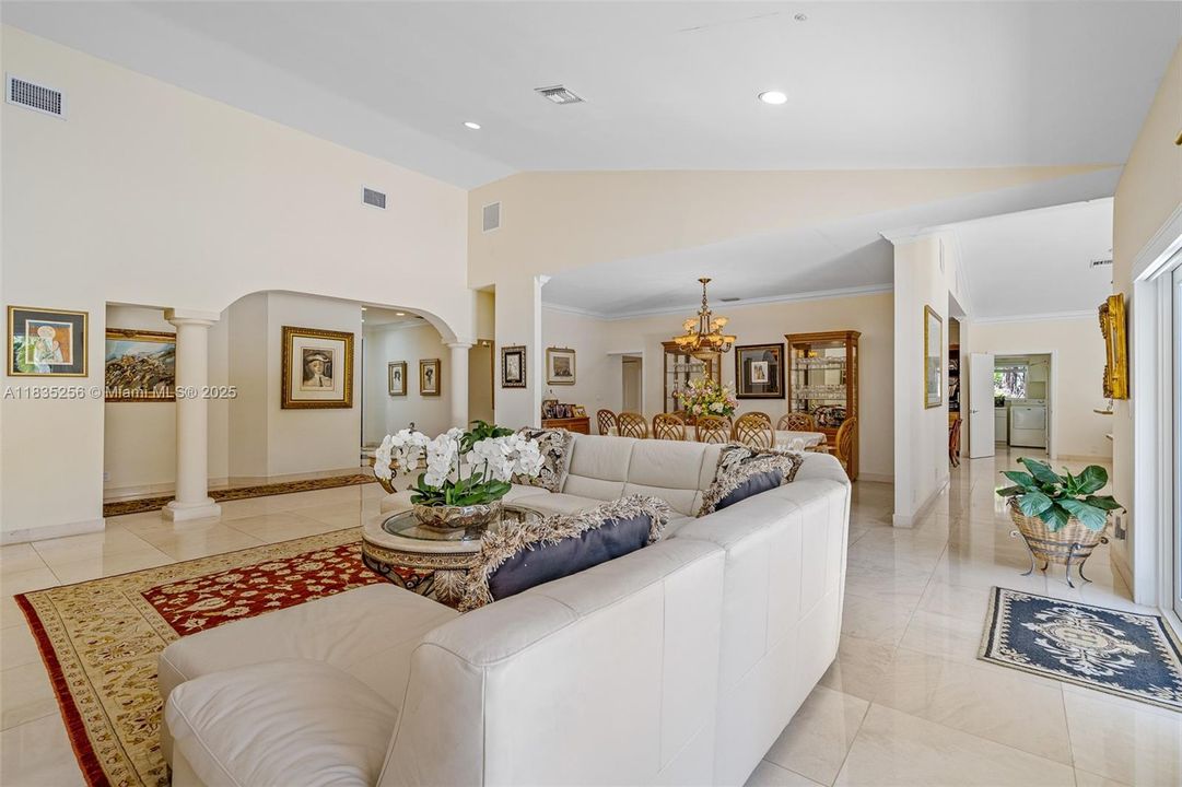 For Sale: $4,050,000 (7 beds, 6 baths, 5114 Square Feet)