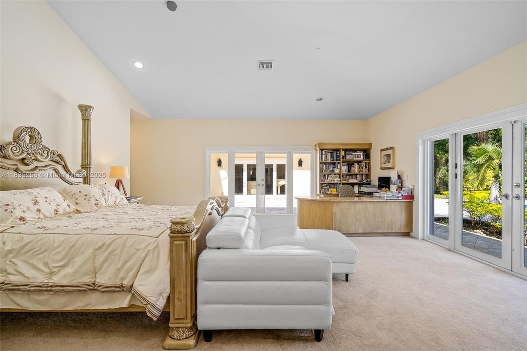 For Sale: $4,050,000 (7 beds, 6 baths, 5114 Square Feet)