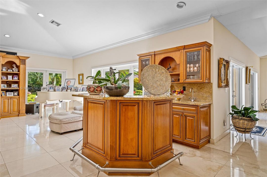 For Sale: $4,050,000 (7 beds, 6 baths, 5114 Square Feet)