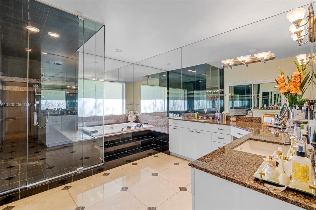 For Sale: $4,050,000 (7 beds, 6 baths, 5114 Square Feet)