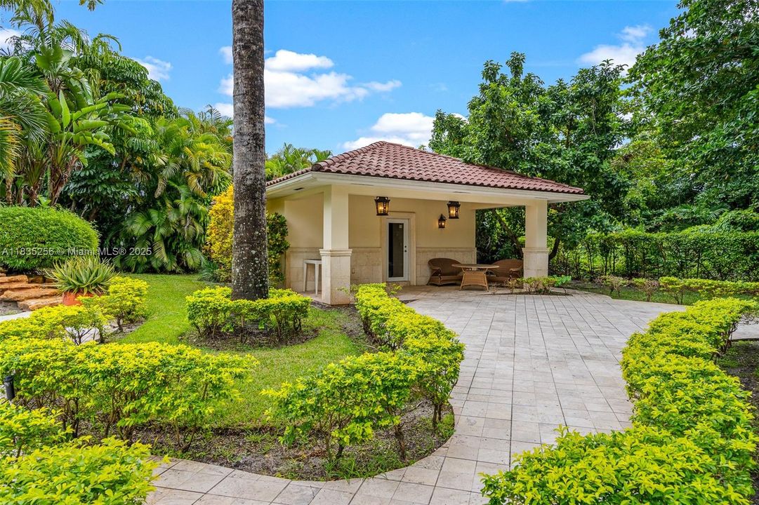 For Sale: $4,050,000 (7 beds, 6 baths, 5114 Square Feet)