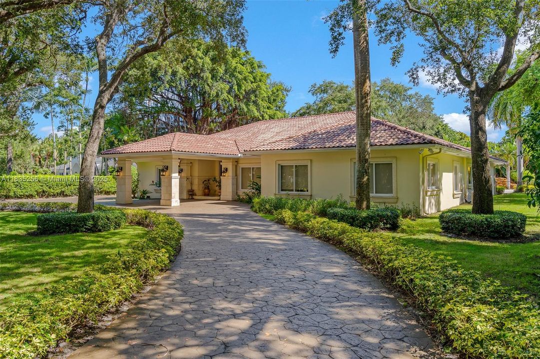 For Sale: $4,050,000 (7 beds, 6 baths, 5114 Square Feet)