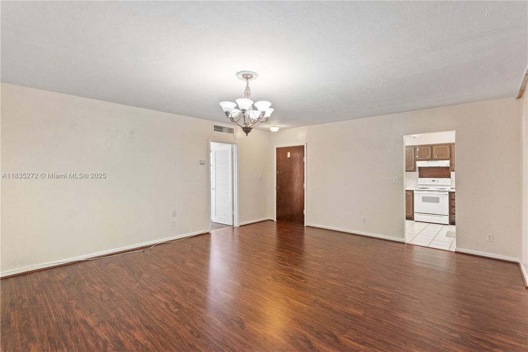 Activo con contrato: $164,900 (1 camas, 1 baños, 935 Pies cuadrados)