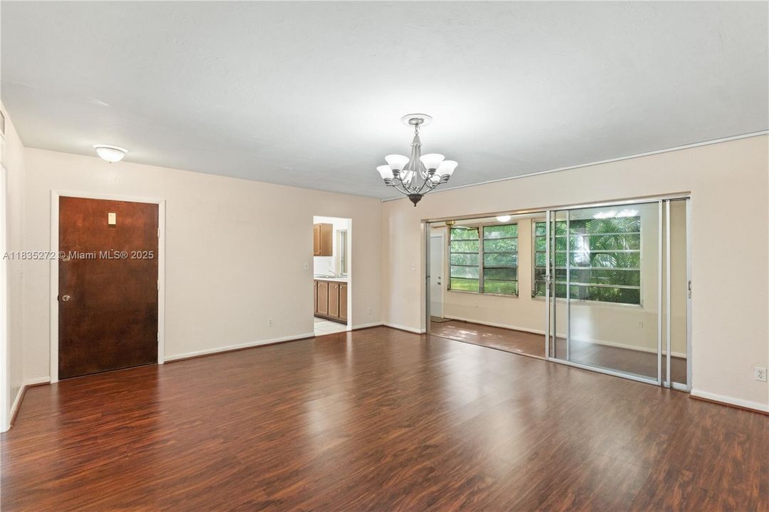 Activo con contrato: $164,900 (1 camas, 1 baños, 935 Pies cuadrados)