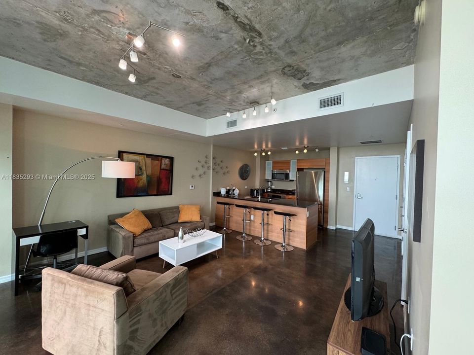 For Sale: $425,000 (0 beds, 1 baths, 655 Square Feet)