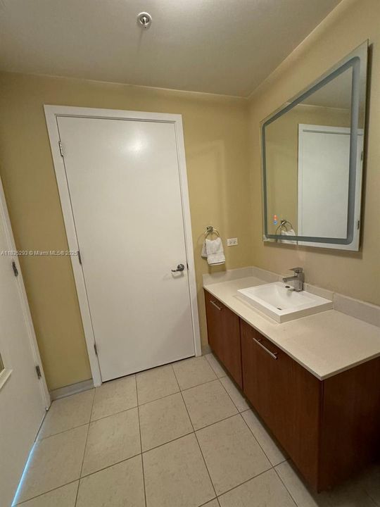 For Sale: $425,000 (0 beds, 1 baths, 655 Square Feet)