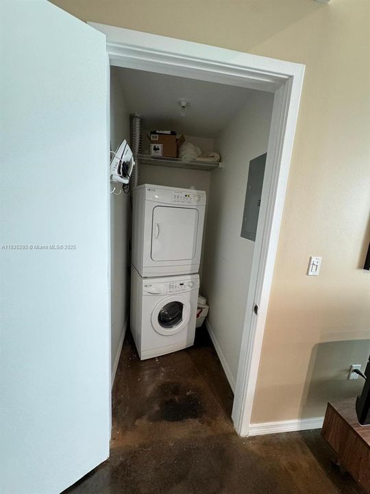 For Sale: $425,000 (0 beds, 1 baths, 655 Square Feet)
