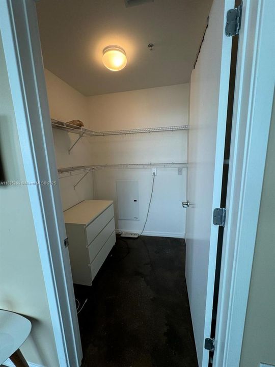 For Sale: $425,000 (0 beds, 1 baths, 655 Square Feet)
