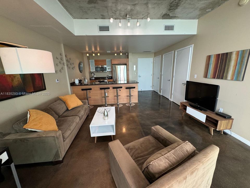 For Sale: $425,000 (0 beds, 1 baths, 655 Square Feet)