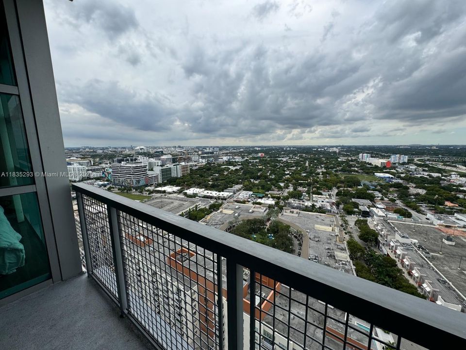 For Sale: $425,000 (0 beds, 1 baths, 655 Square Feet)