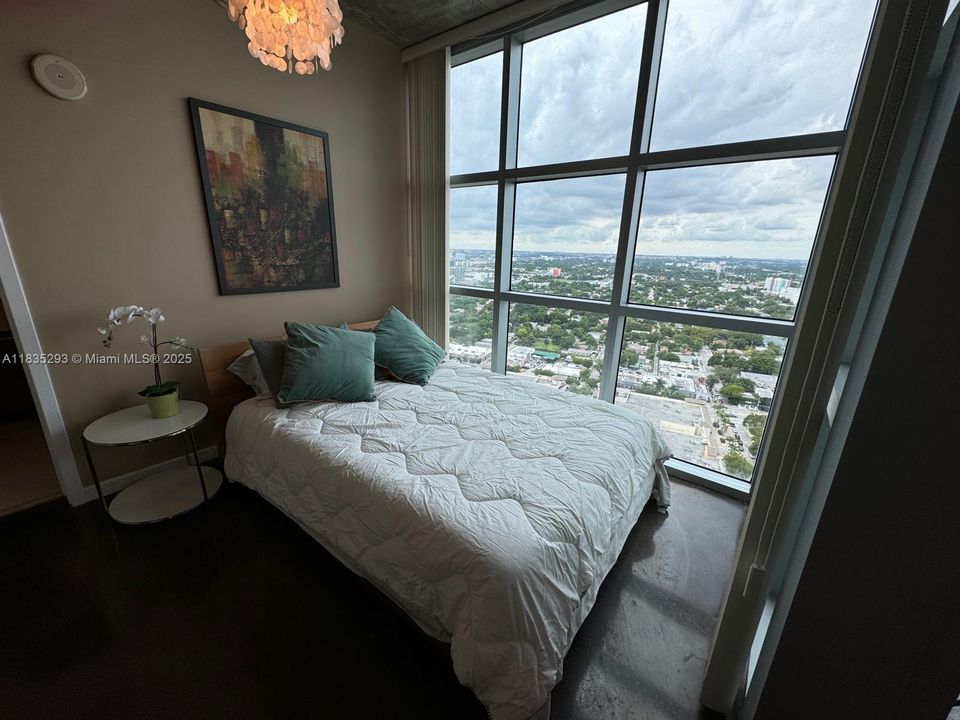 For Sale: $425,000 (0 beds, 1 baths, 655 Square Feet)