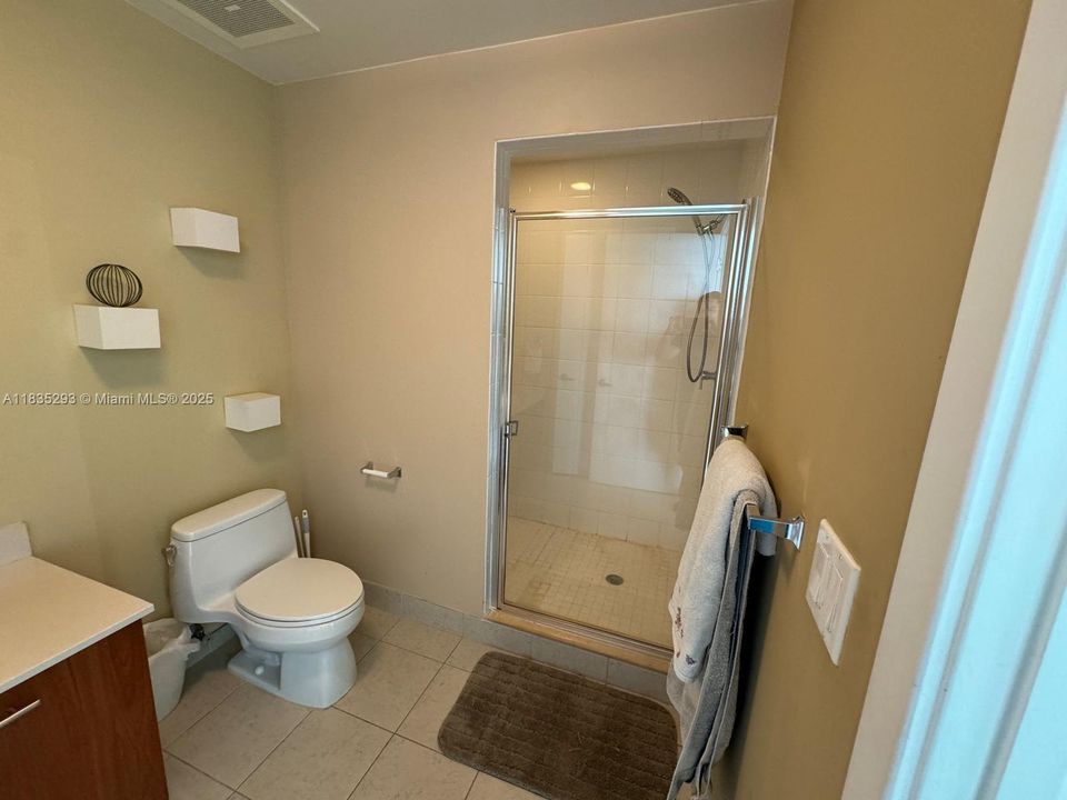 For Sale: $425,000 (0 beds, 1 baths, 655 Square Feet)