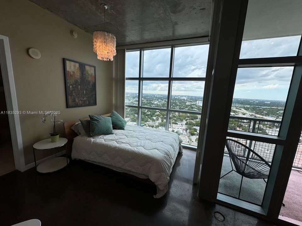 For Sale: $425,000 (0 beds, 1 baths, 655 Square Feet)