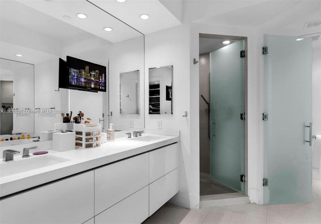 Active With Contract: $2,200,000 (3 beds, 3 baths, 2100 Square Feet)