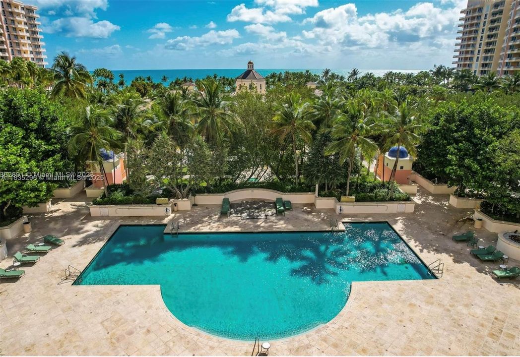 Active With Contract: $2,200,000 (3 beds, 3 baths, 2100 Square Feet)