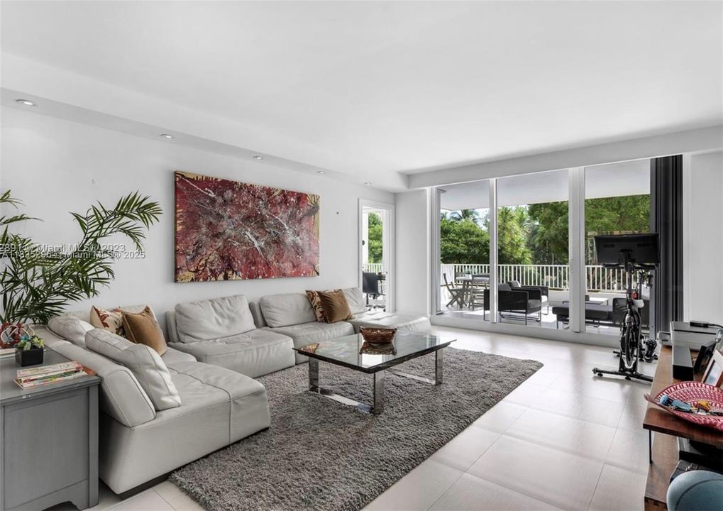 Active With Contract: $2,200,000 (3 beds, 3 baths, 2100 Square Feet)