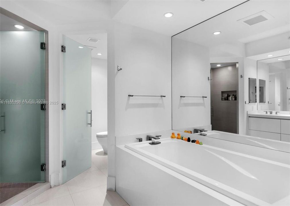 Active With Contract: $2,200,000 (3 beds, 3 baths, 2100 Square Feet)