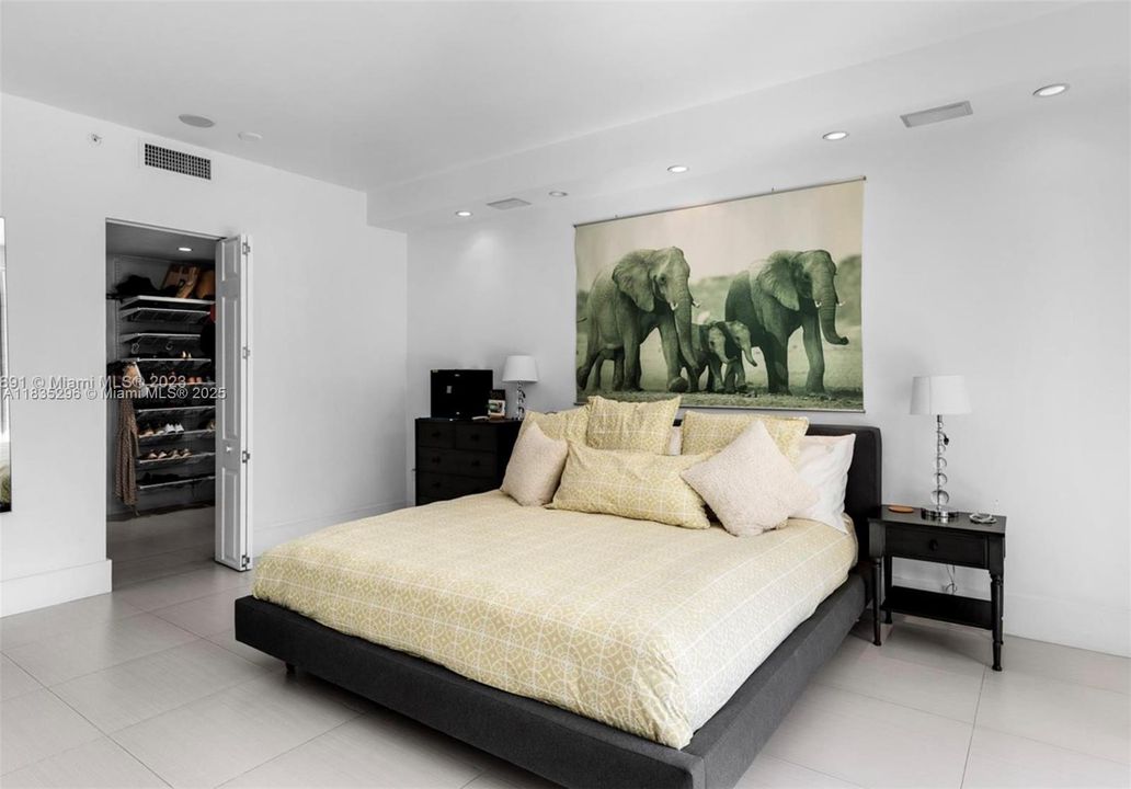 Active With Contract: $2,200,000 (3 beds, 3 baths, 2100 Square Feet)