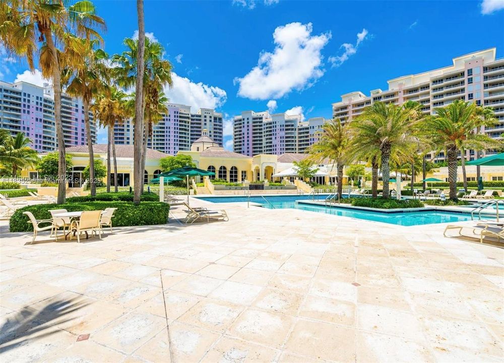 Active With Contract: $2,200,000 (3 beds, 3 baths, 2100 Square Feet)