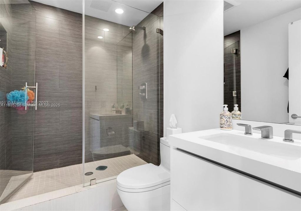 Active With Contract: $2,200,000 (3 beds, 3 baths, 2100 Square Feet)