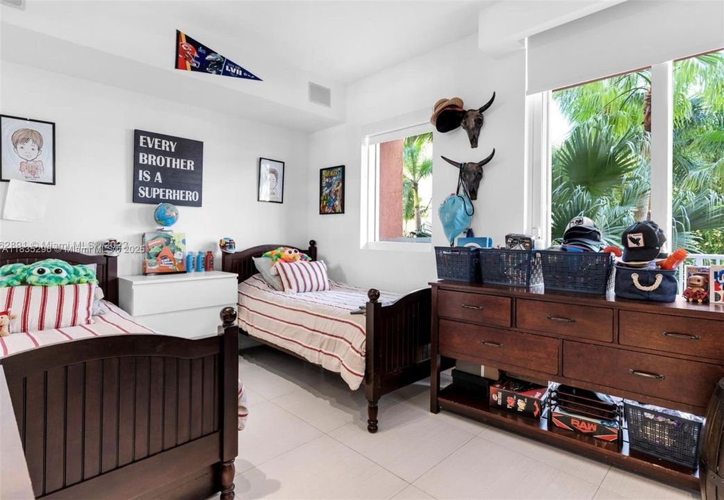 Active With Contract: $2,200,000 (3 beds, 3 baths, 2100 Square Feet)