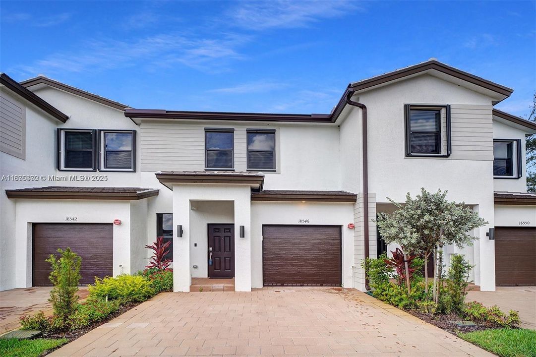 For Rent: $3,198 (3 beds, 2 baths, 1468 Square Feet)